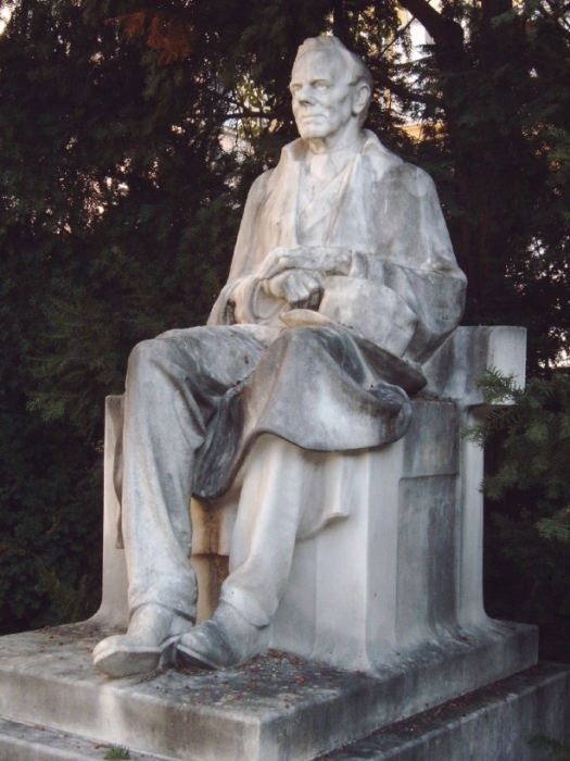 063_pamyatnik_v_grace.jpg