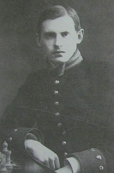 393px-Aliochin_A.A._1909_Karl_Bulla.jpg
