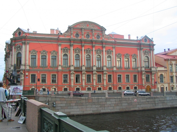 beloselsky-belozersky_palace_from_anichkov_bridge_st._petersburg.jpg