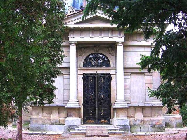 chotek_mausoleum.jpg