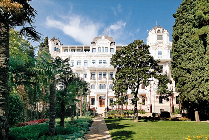 villa-elena.jpg
