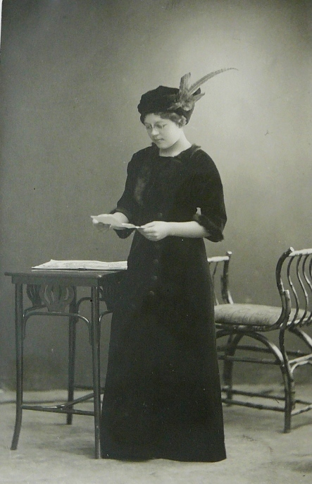 vera_homjakova_1915.jpg