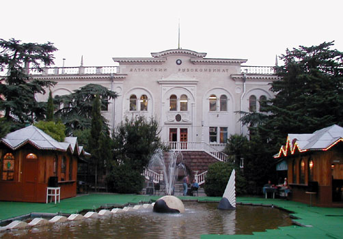 yalta_square_2003.jpg